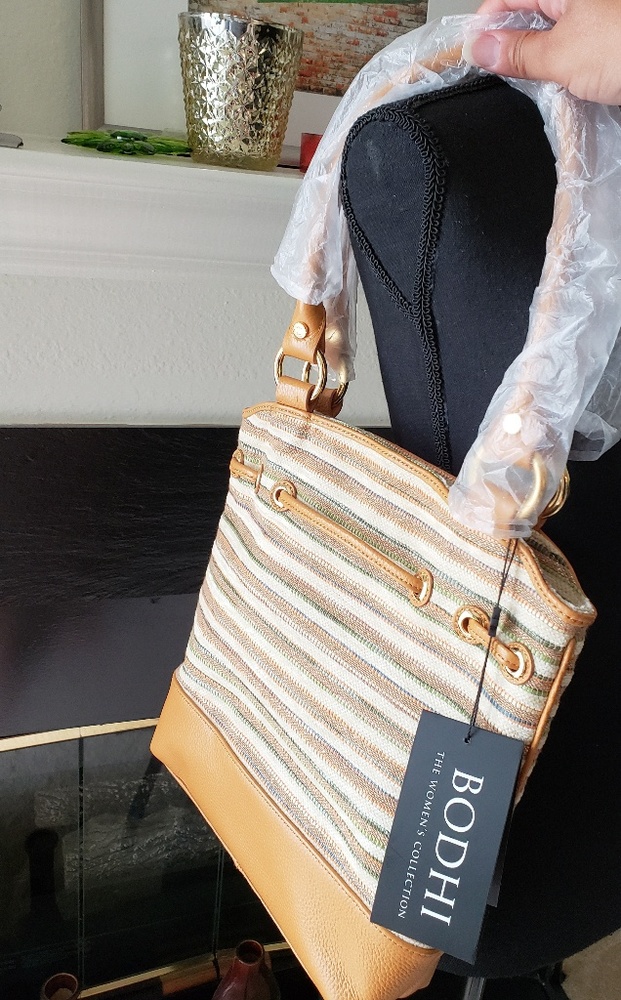 Bodhi Drawstring Handbag - Picture 4 of 7